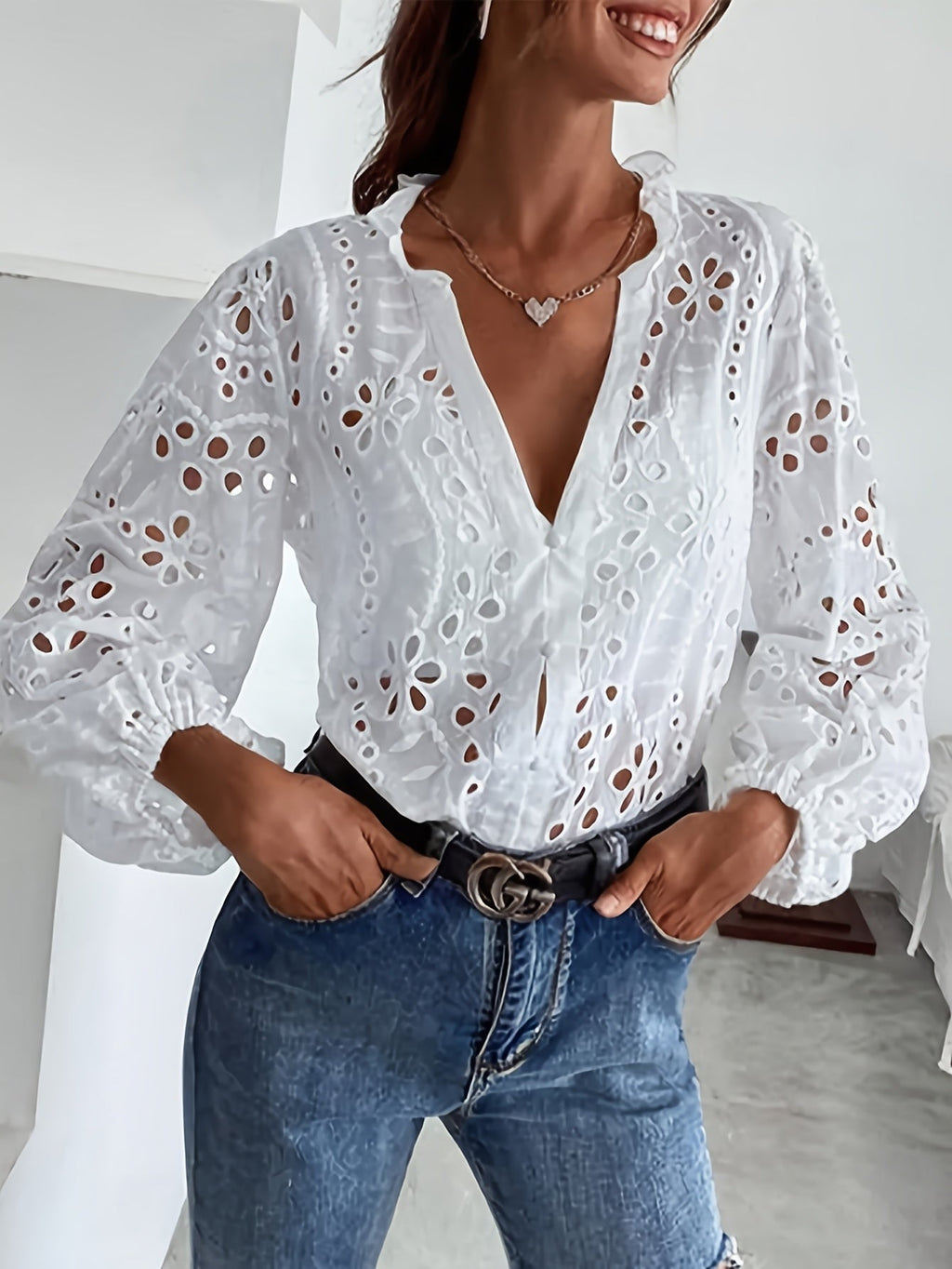 Roselina – Blusa bordada de manga larga con patrón calado