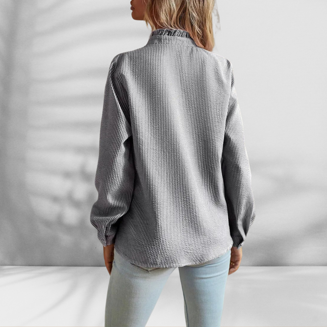 Blusa ligera con detalles de volantes