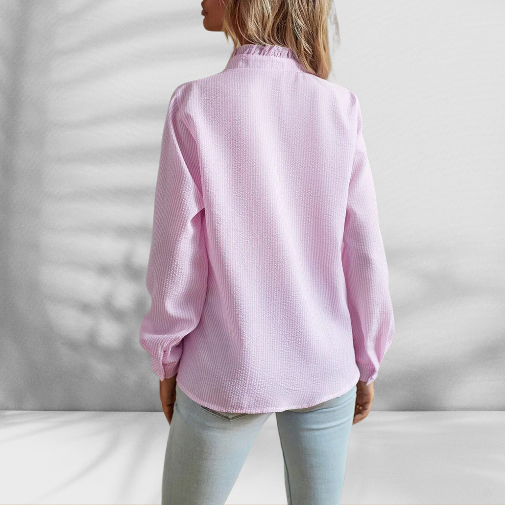 Blusa ligera con detalles de volantes