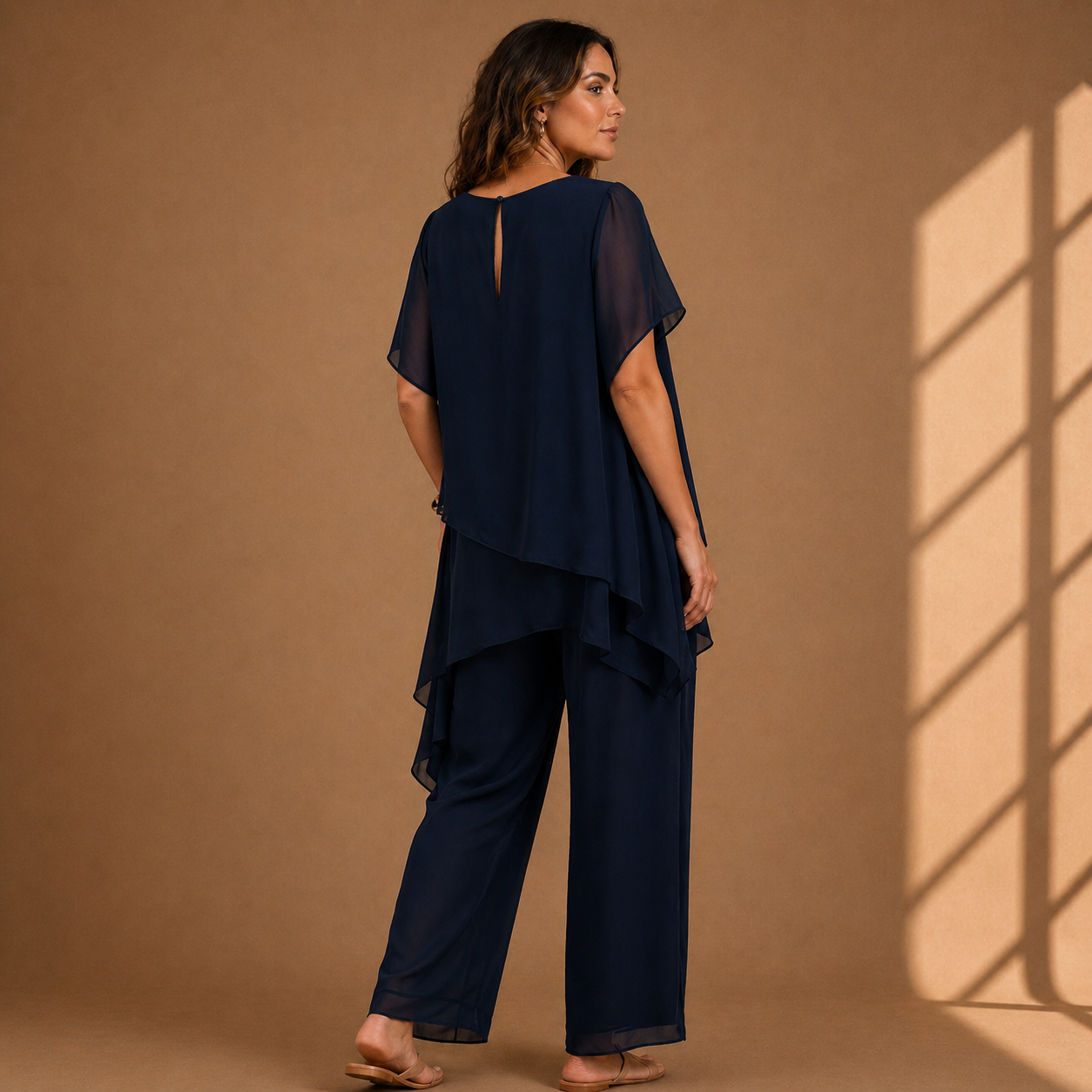 Amelle | Conjunto de Dos Piezas con Top de Capas y Pantalón