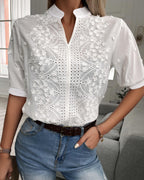 Cedelia – Blusa bordada con tapeta de botones