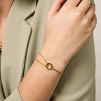 Estuche elegante de oro para pulsera de tenis