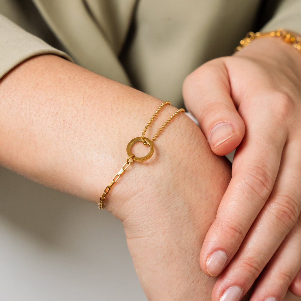 Estuche elegante de oro para pulsera de tenis