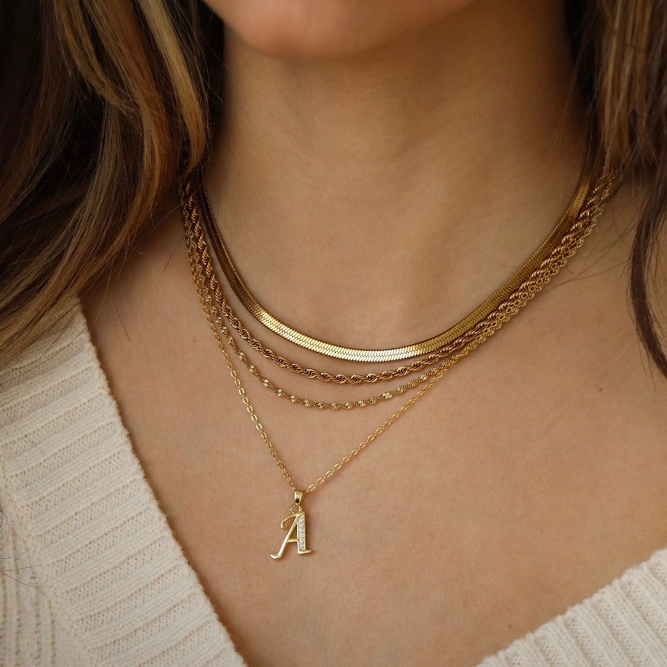 Collar con colgante de serpiente radiante