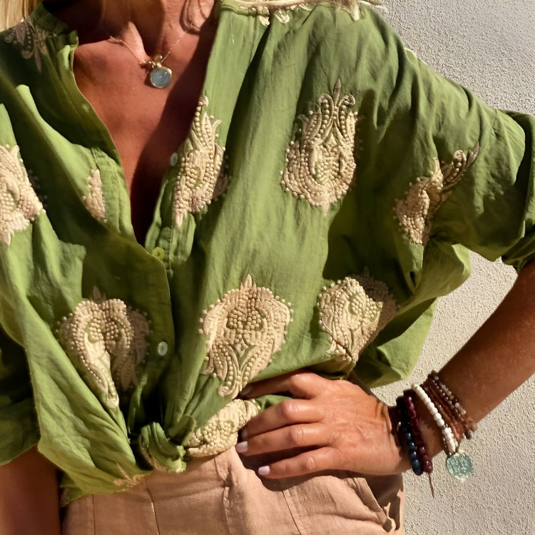 Celestria – Camisa bordada con tapeta de botones
